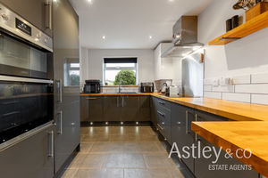 kitchen- click for photo gallery